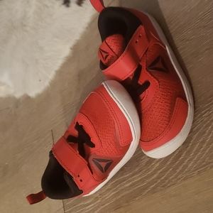 Toddler tennis shoes